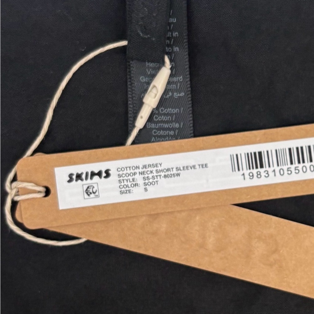 SKIMS Cotton Jersey Scoop Neck Short Sleeve Tee |  S  | Soot | NWT - Picture 8 of 9